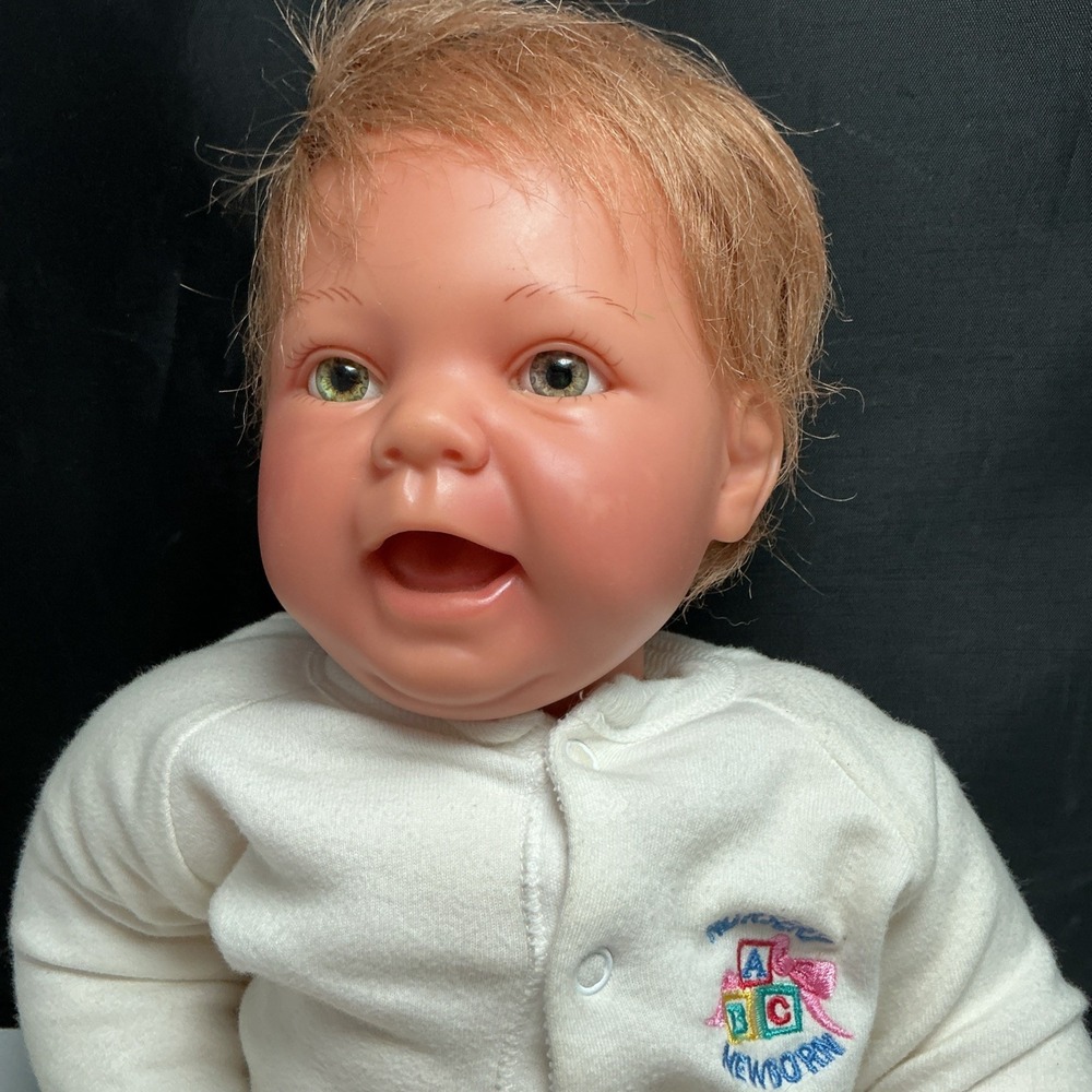 Vtg 1997 Lee Middleton Doll 050897 Reva Schick Thumb Sucker Newborn Gown Hat - Picture 9 of 16